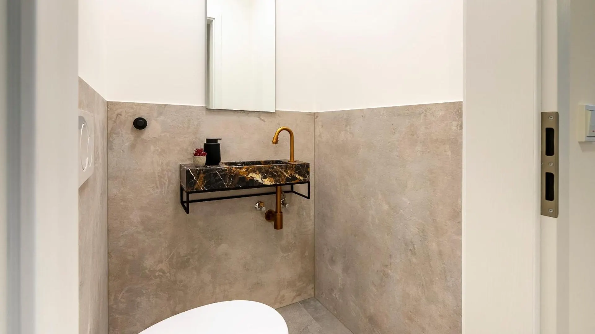 Luxxy Guesthouse Luxembourg 0*,  Luxembourg